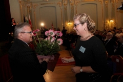 Teatr Zdrojowy - gratulacje i kwiaty Burmistrza Marka Fedoruka na ręce Jolanty Ozimek